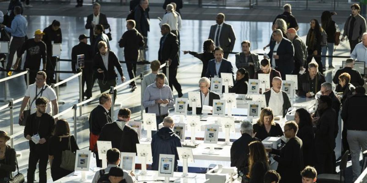 Image showing people signing in on the show floor at NAB Show New York.